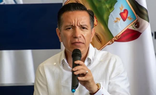 Autoridades durante el anuncio de Hidalgo como estado invitado de honor
